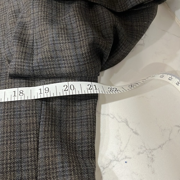 Menโs Sports Coat by Jos A Bank - Picture 10 of 11